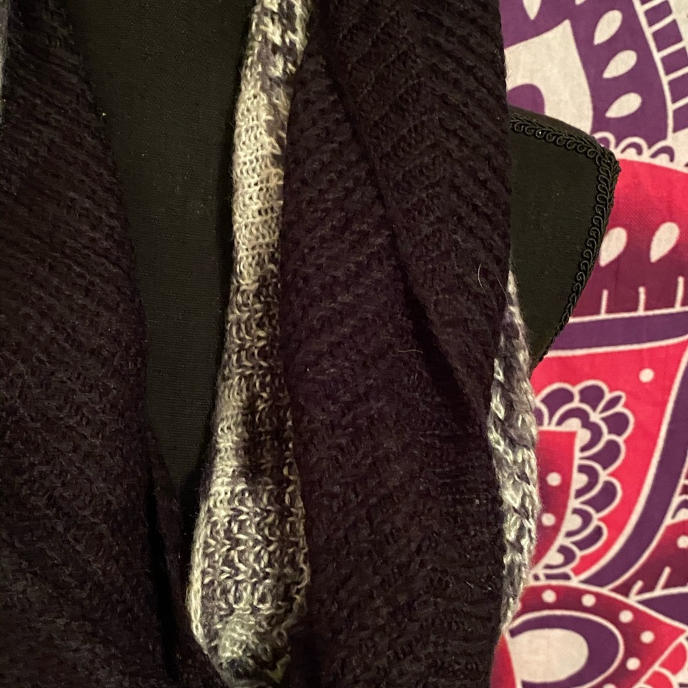 Collection Eighteen Infinity Scarf - Picture 4 of 10